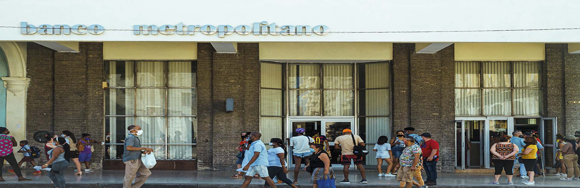 Banco Metropolitano, Habana, CubaTravel